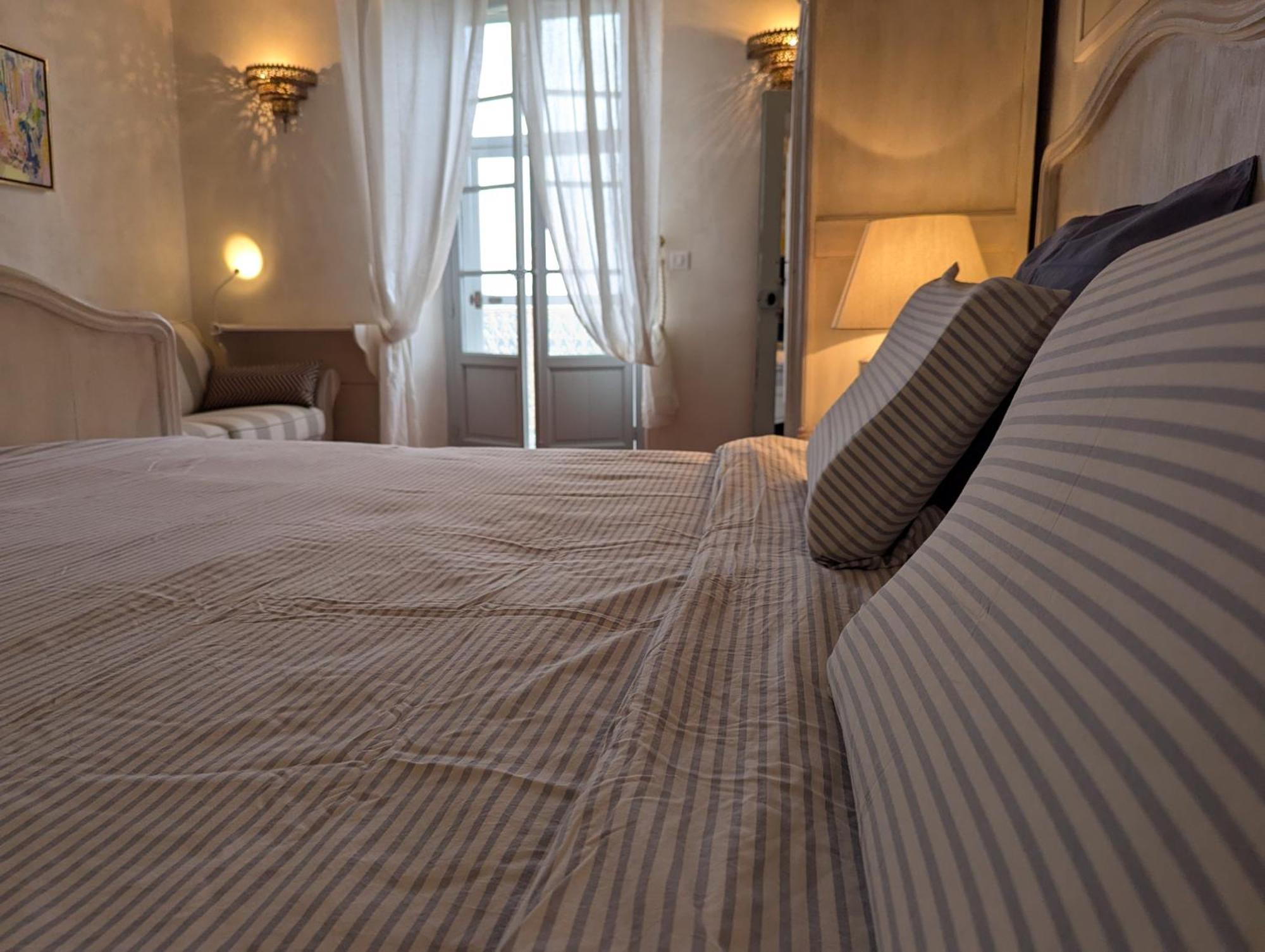 Les Chapeliers Bed and Breakfast Claviers Exteriör bild
