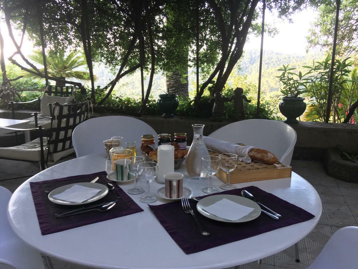 Les Chapeliers Bed and Breakfast Claviers Exteriör bild
