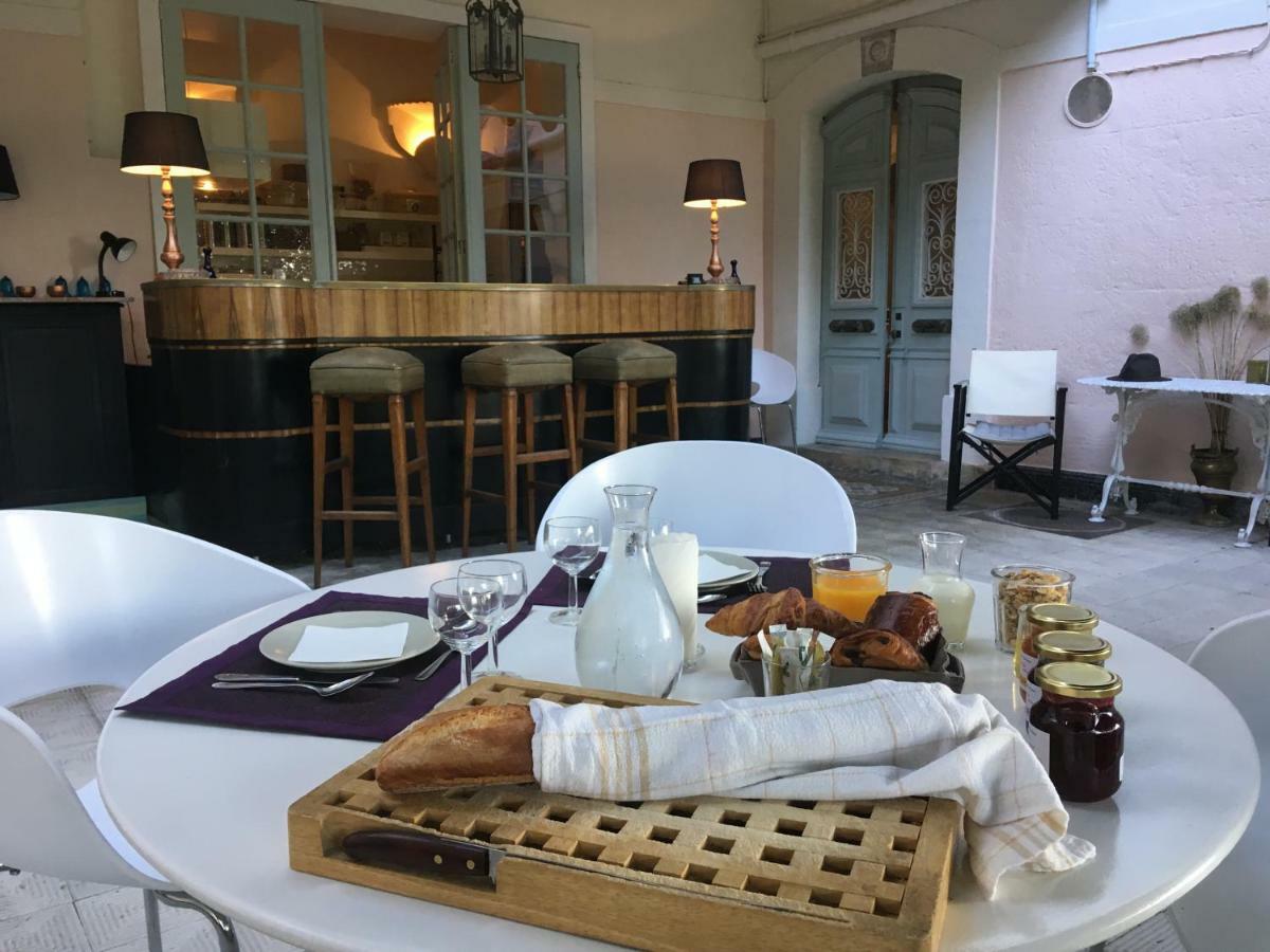 Les Chapeliers Bed and Breakfast Claviers Exteriör bild